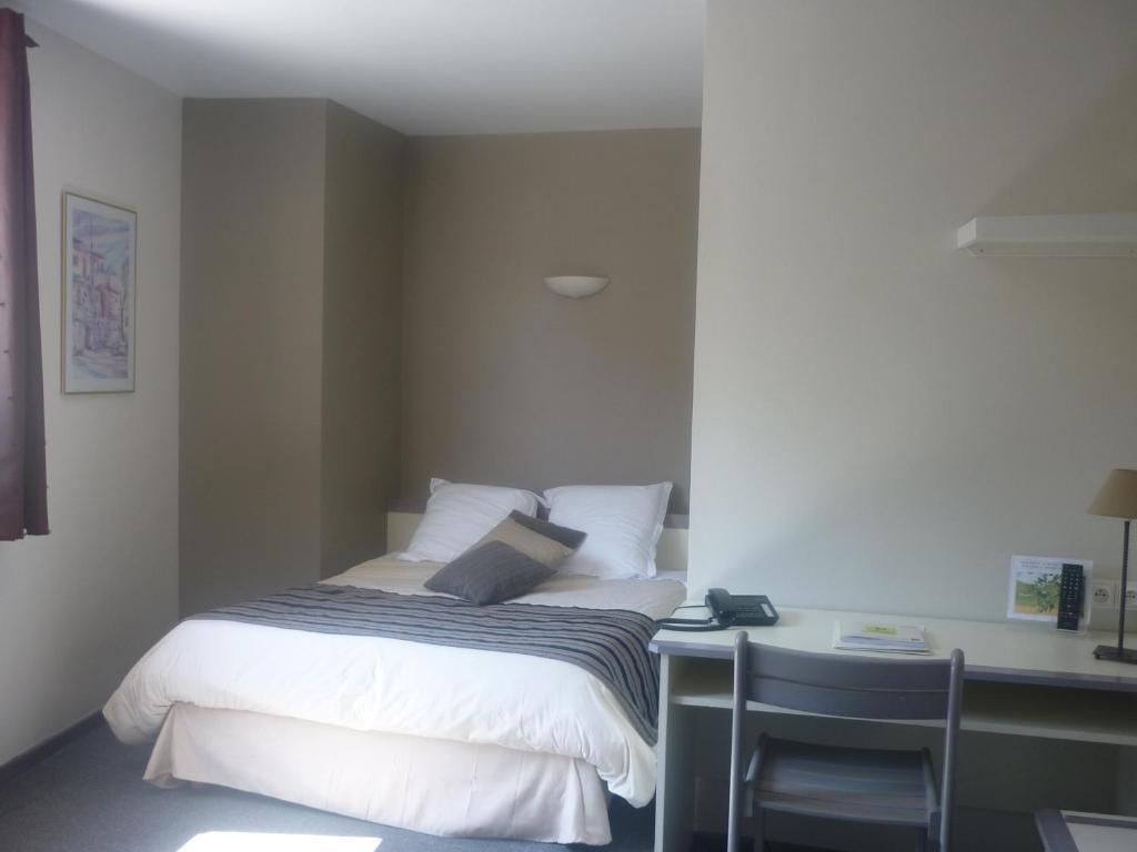 Logis Hotel Le Relais Du Serre Дьёлефи Номер фото