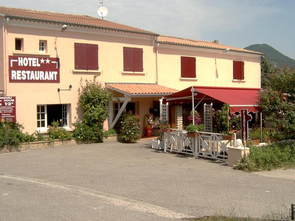 Logis Hotel Le Relais Du Serre Дьёлефи Экстерьер фото